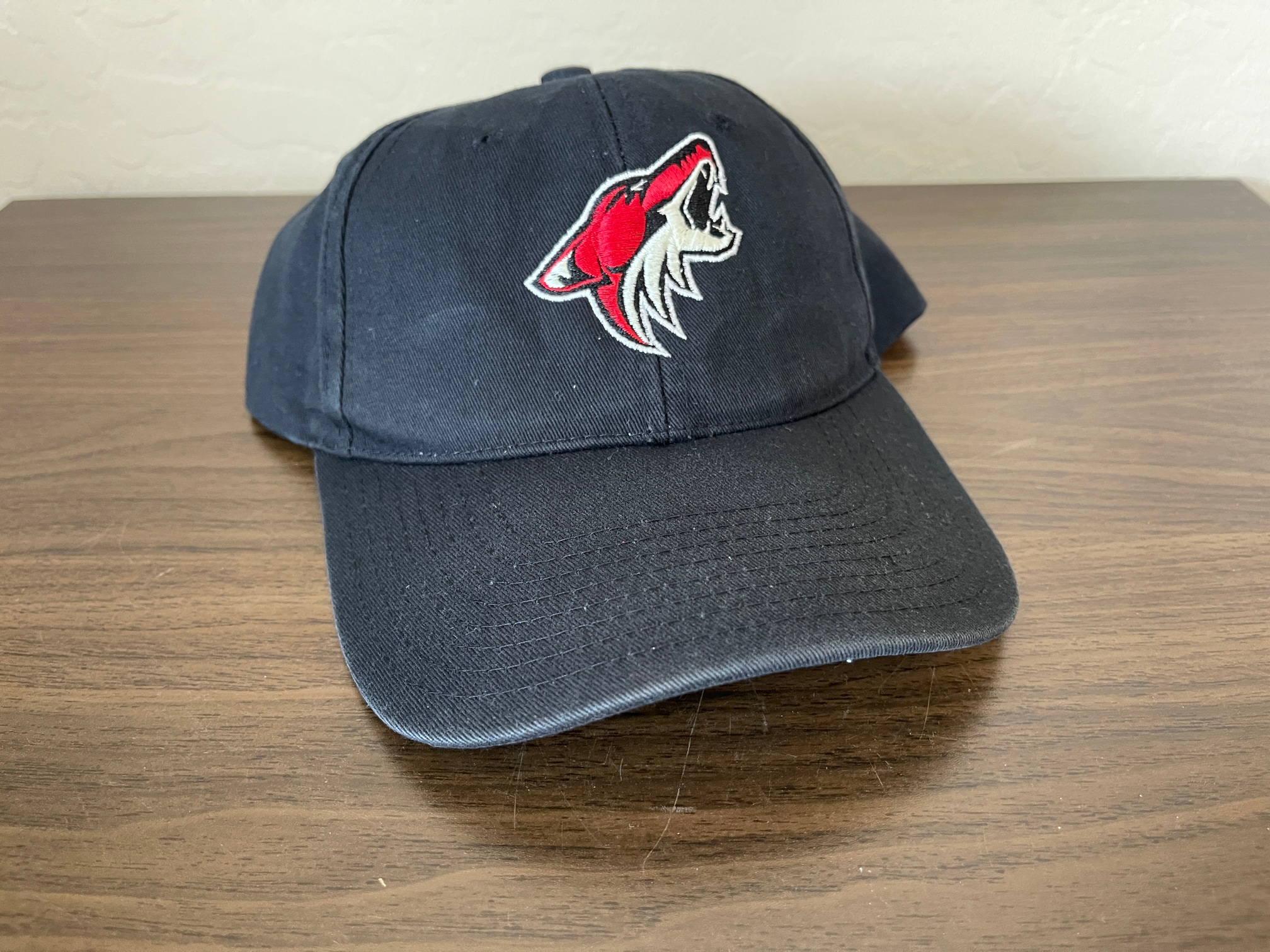 Arizona Coyotes NHL HOCKEY Gila River Casinos Black Adjustable Strap Cap Hat!