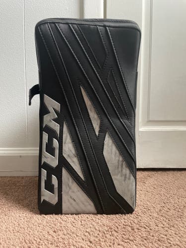 CCM EFlex 4.9 Glove and Blocker