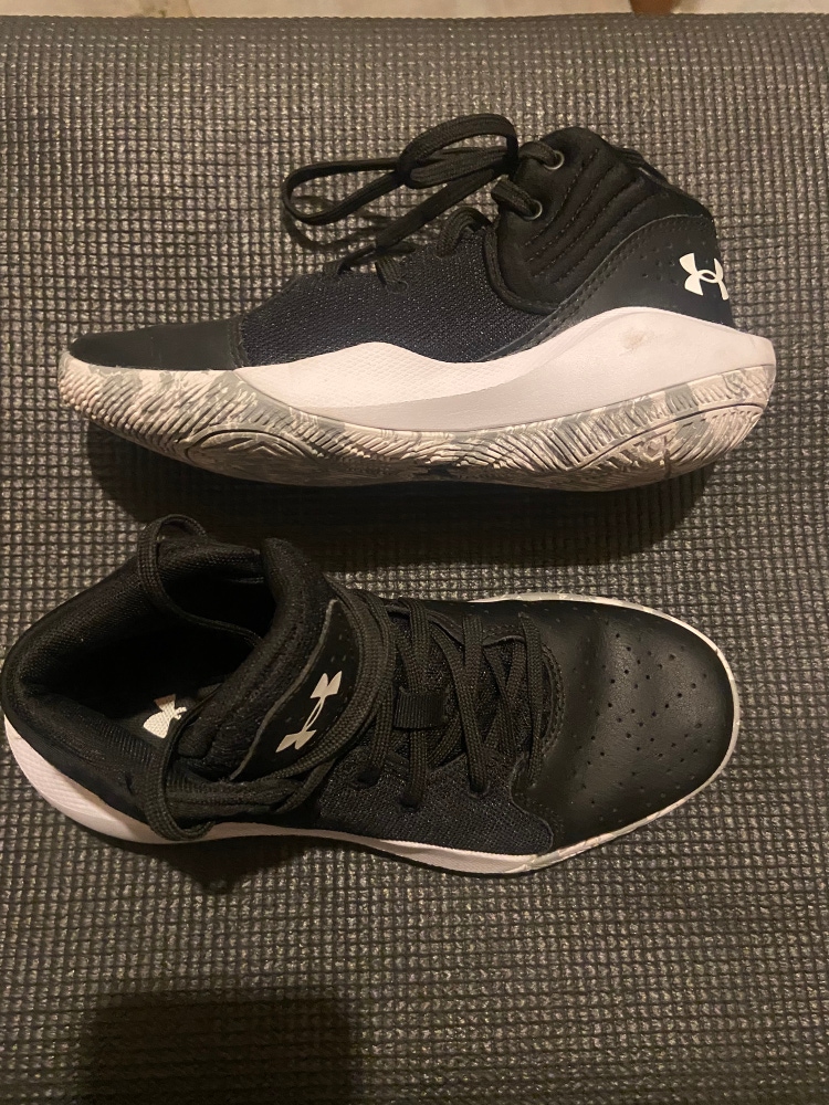 Under Armor basketball Shoes