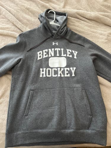 Bentley University NCAA D1 Under Armour Mens Hockey Sweatshirt (M) Smoke Free