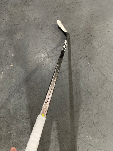 Senior Left Hand P28 82 flex Pro Stock Vapor Hyperlite Hockey Stick