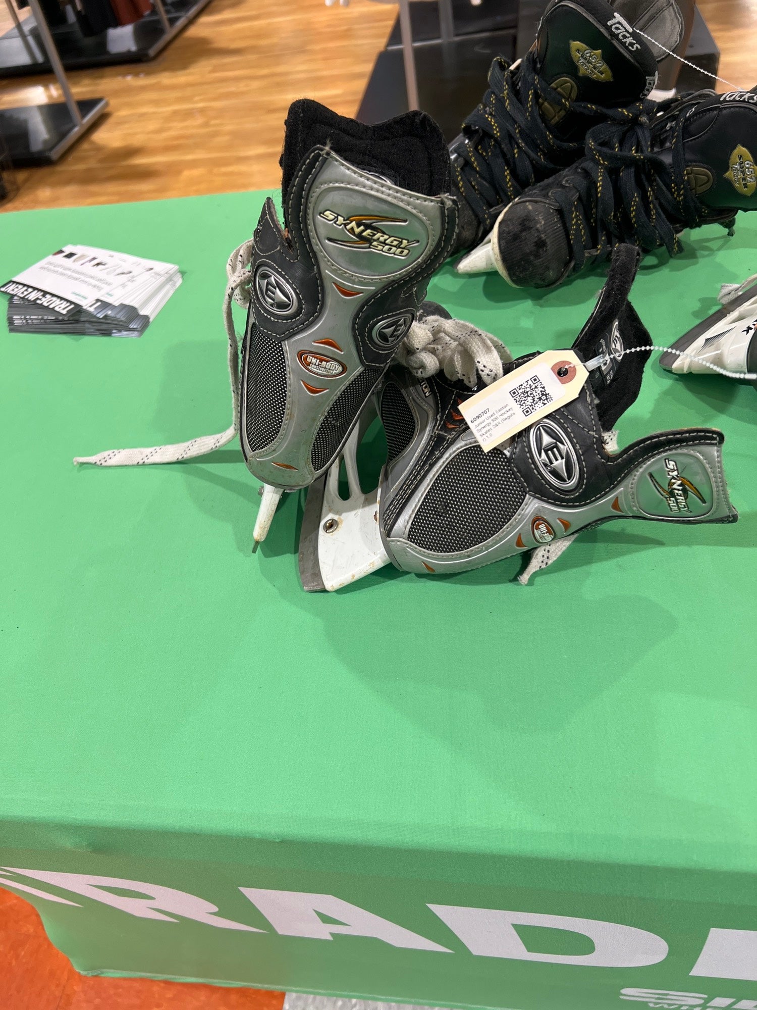 Used Easton Synergy 500 1EE Skates – Crow's Sports