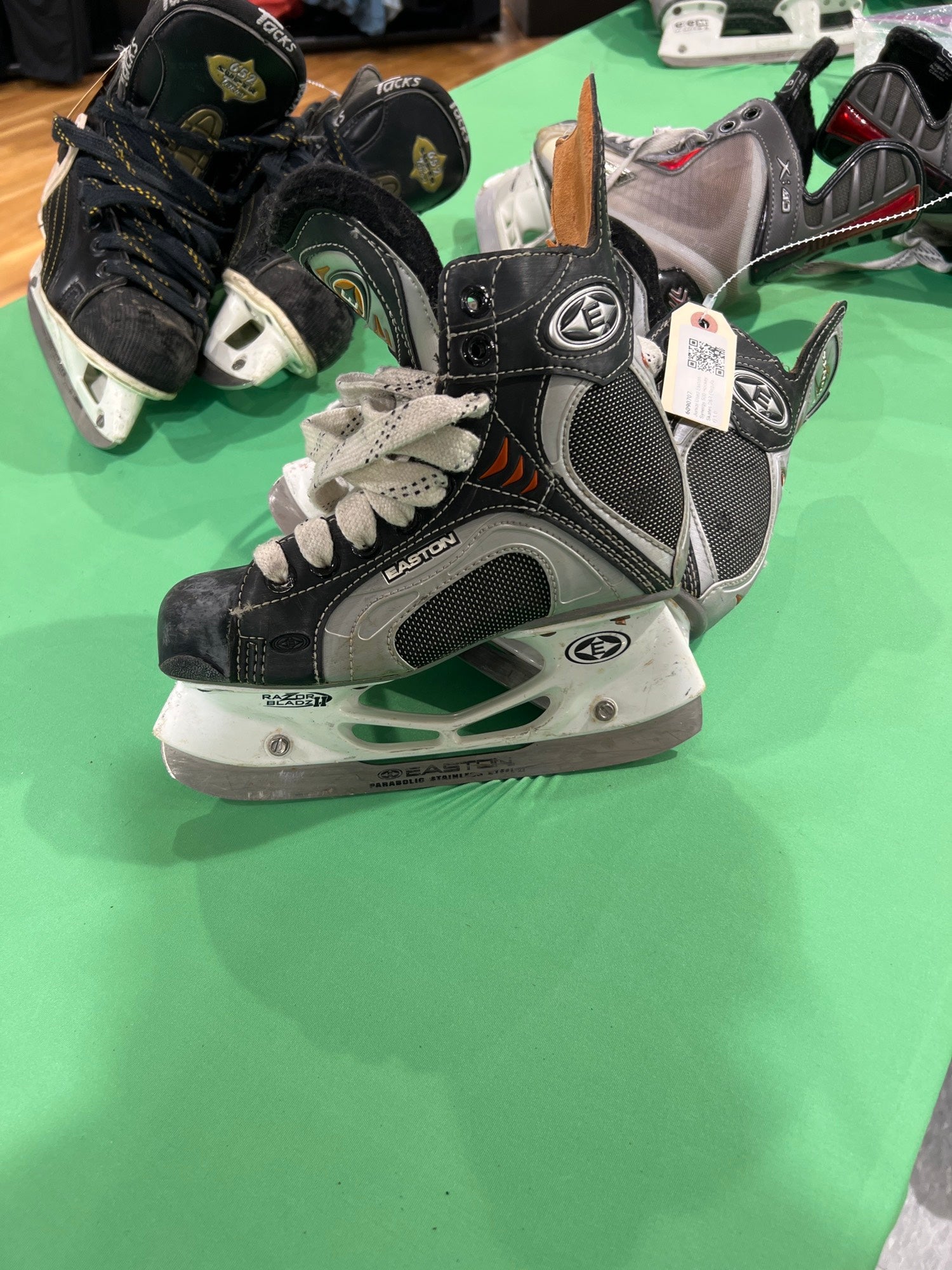 Used Easton Synergy 500 1EE Skates – Crow's Sports