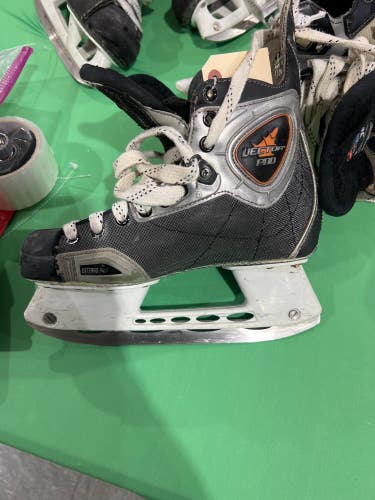 Junior Used CCM Tacks Vector Pro Hockey Skates D&R (Regular) 5.0
