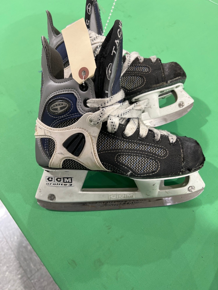 Junior Used CCM 852 Super Tacks Hockey Skates D&R (Regular) 2.5