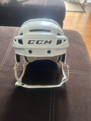 Pro hockey helmet