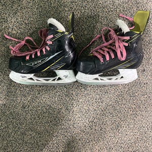 Used Junior CCM Tacks 4092 Hockey Skates 3.5