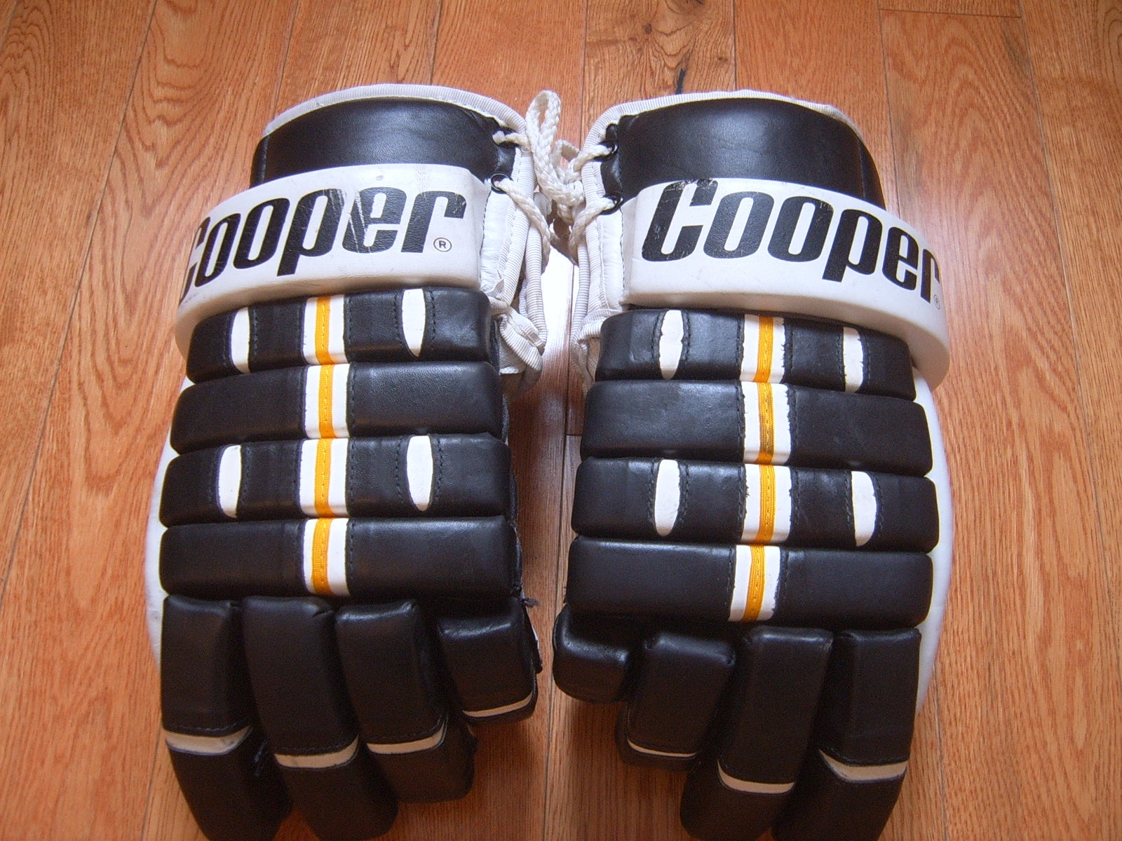 Senior Vintage Cooper SC Pro Leather Hockey Gloves 14 Montreal