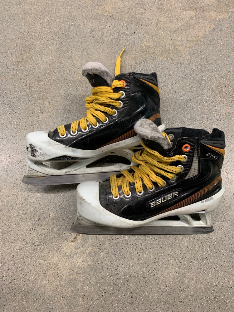 Used Junior Bauer Pro Hockey Goalie Skates (Regular) - Size: 4.5