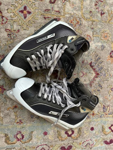 Junior Bauer Regular Width Size 7 Supreme One55 Hockey Skates