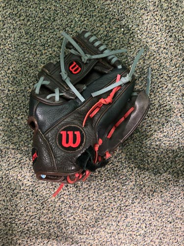 Used Wilson A550 Right Hand Throw Infield Baseball Glove 11"