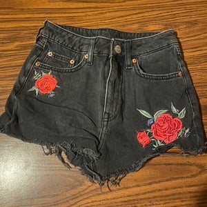 H&M Divided Women’s Size 2 High Waisted Shorts