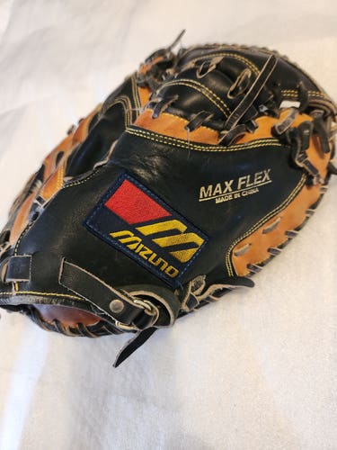 Mizuno Right Hand Throw Catcher's MZ Supreme Professional Model Baseball Glove 33" Game Ready