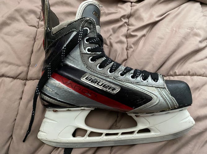 Senior Bauer Regular Width Pro Stock Size 9 Vapor APX Hockey Skates