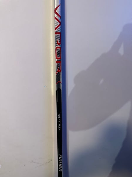 New Right Handed P28 Vapor Hyperlite Hockey Stick