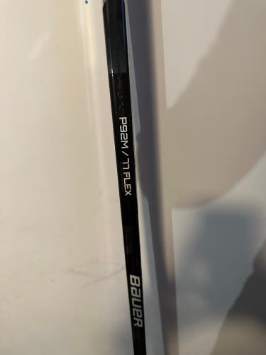 New Right Handed P92M Vapor Hyperlite Hockey Stick