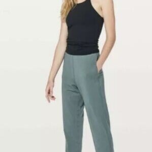 LULULEMON Every Moment Pants Cropped Jogger Lounge Sea Steel Blue Womens Size 10