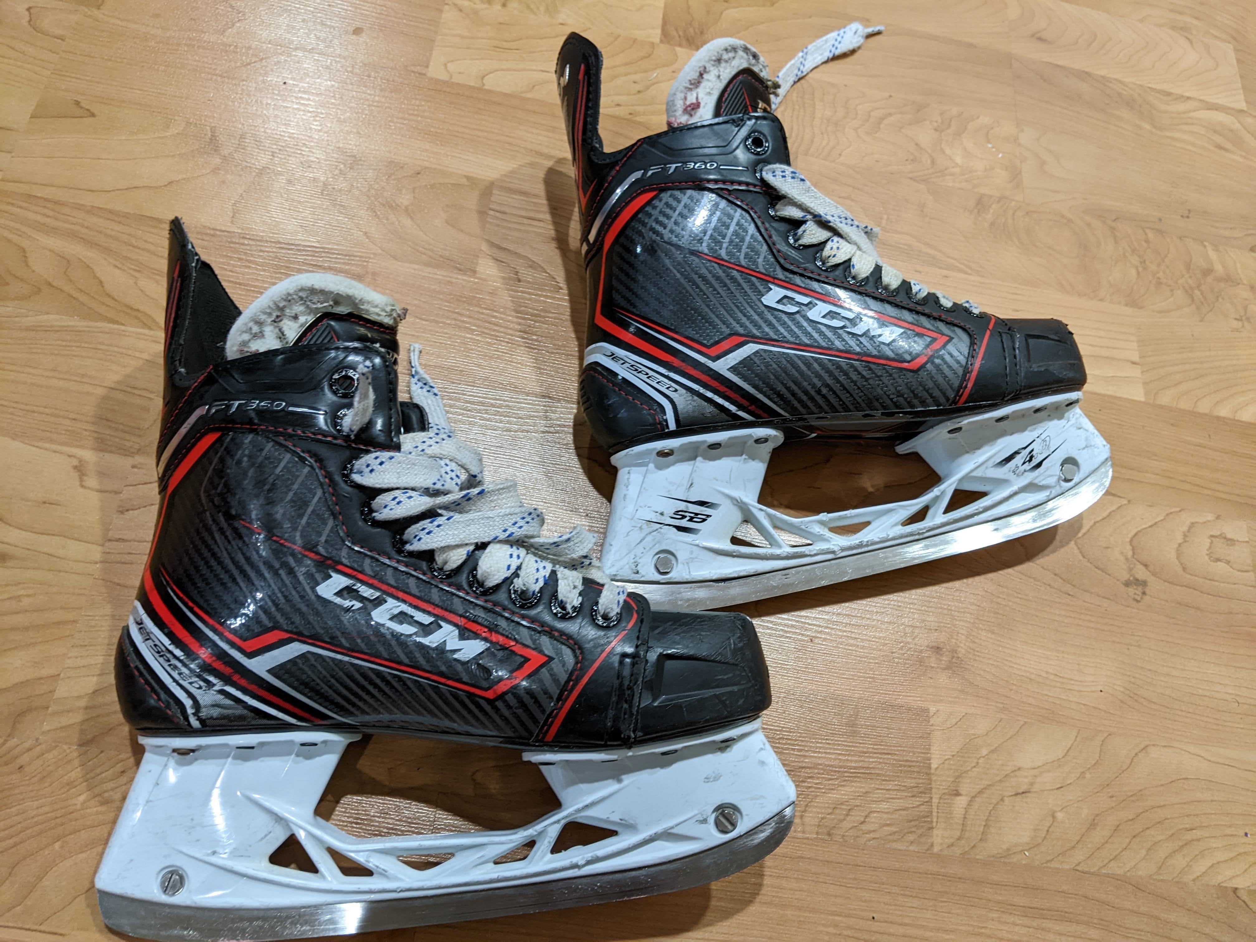 CCM JetSpeed FT460 Hockey Skates Size 6 Regular Width | SidelineSwap
