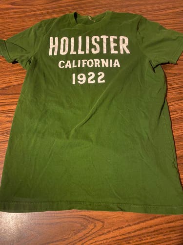 Hollister California Men’s Medium Green Short Sleeve Shirt