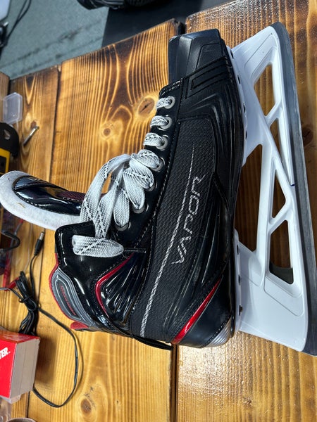 Used Bauer Regular Width Size 10 vapor x900 Hockey Goalie Skates
