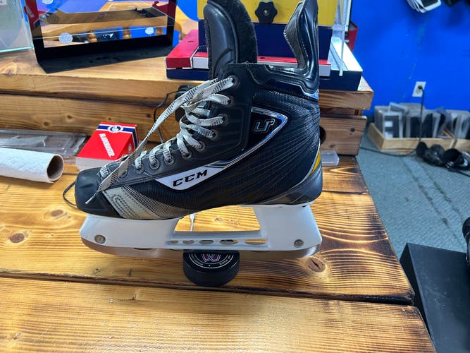 Used CCM Wide Width  Size 10 U+ Crazy Light Hockey Skates