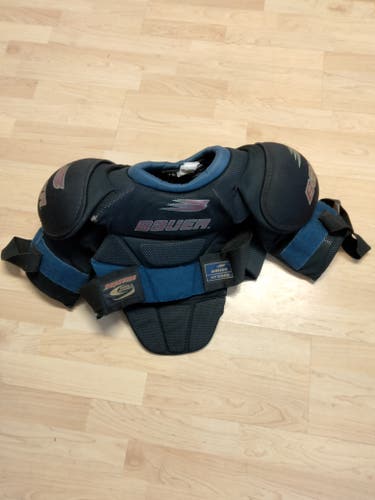 Used Senior Small Bauer Supreme 3000 Shoulder Pads