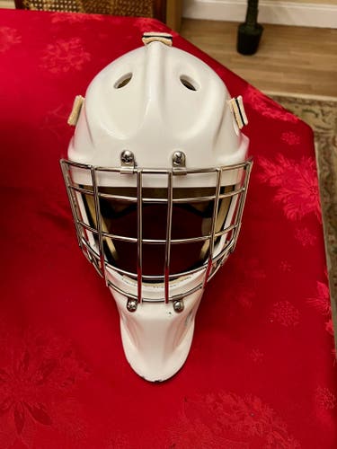 Bauer senior 950 goalie mask (New Cage, Sweatband, Straps plus padded Bag)