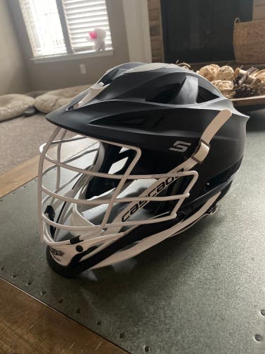 Player's Cascade S Helmet