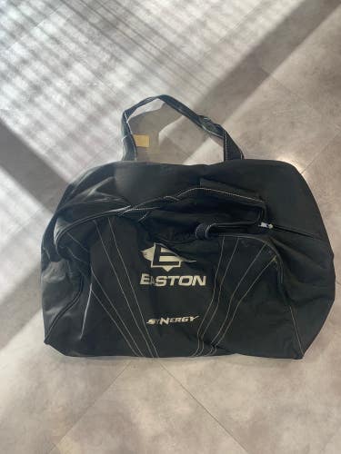 Black Used Youth Unisex Easton Bag  25”x14”x13”