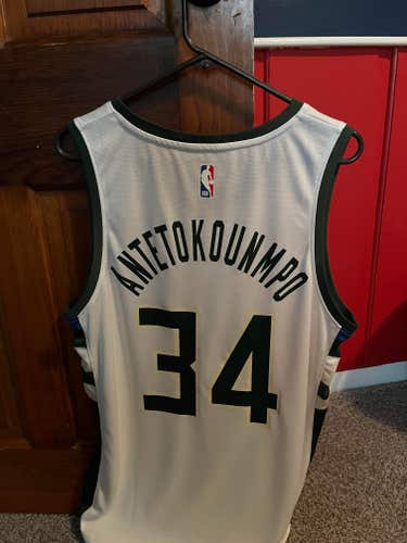 Giannis Antetokounmpo Bucks White Used Medium Men's Jersey