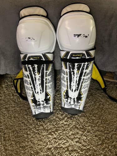 CCM  Super Tacks Shin Pads