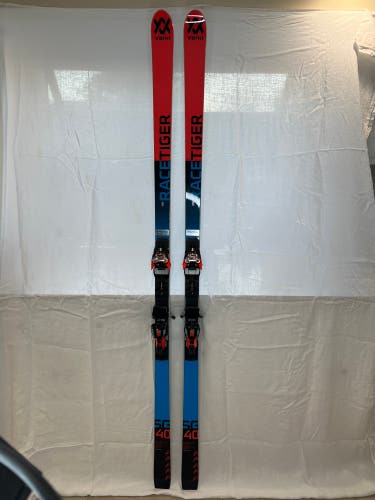 Used Unisex 2018 Volkl 208 cm Racing Racetiger Speedwall WC Skis With Bindings Max Din 18