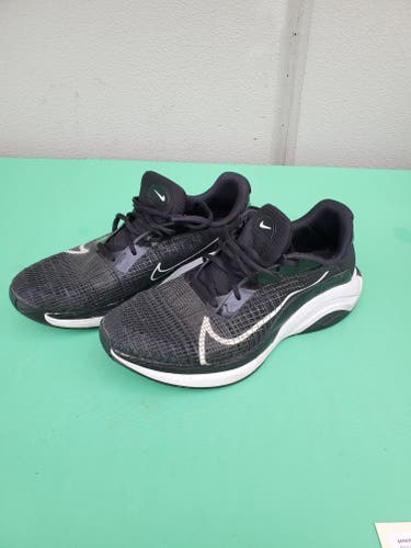 Black Used Adult Men's 11.0 (W 12.0) Nike Shoes
