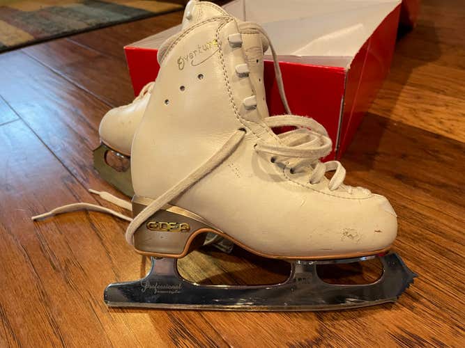 Used EDEA Overture Figure Skates Size 195 with MK Professional Blades 7.25"/07N