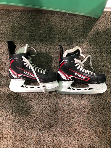 Used Intermediate CCM JetSpeed FT340 Hockey Skates 5.0
