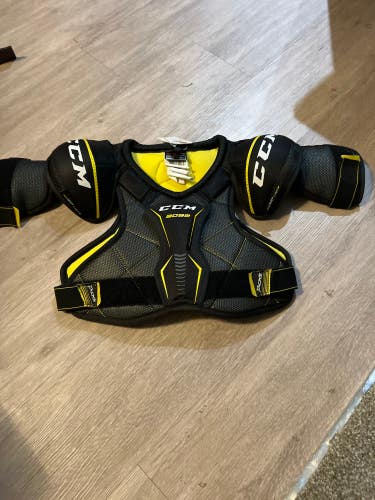 Used Junior Small CCM Tacks 3092 Shoulder Pads