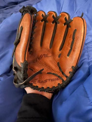 Easton rival baseball glove