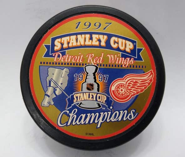 1997 DETROIT RED WINGS Stanley Cup Champions Souvenir NHL Hockey Puck