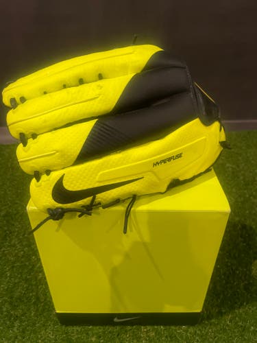 Used Nike Right Hand Throw Outfield Vapor 360 Baseball Glove 12.75"