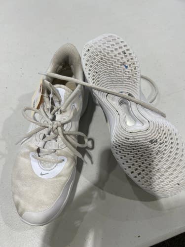 Adult Used W 9.0 Nike Volleyball Shoes