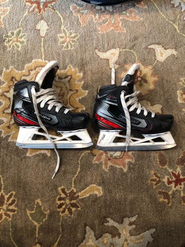 Used Junior Bauer Vapor X2.9 Hockey Goalie Skates EE (Extra Wide) 1.5