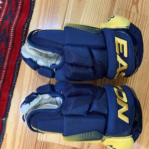 Used Easton Mako M5 Gloves 11"