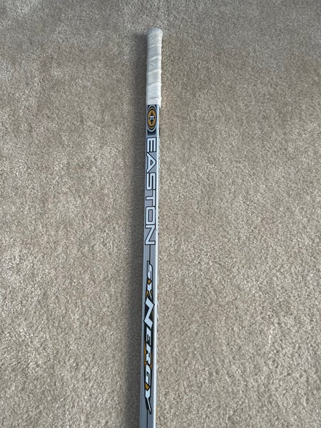 Used Easton SYNERGY SBT 85 Flex Pattern E28 Senior One Piece Sticks Senior  One Piece Sticks