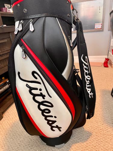 Titleist Mid-size Staff Bag