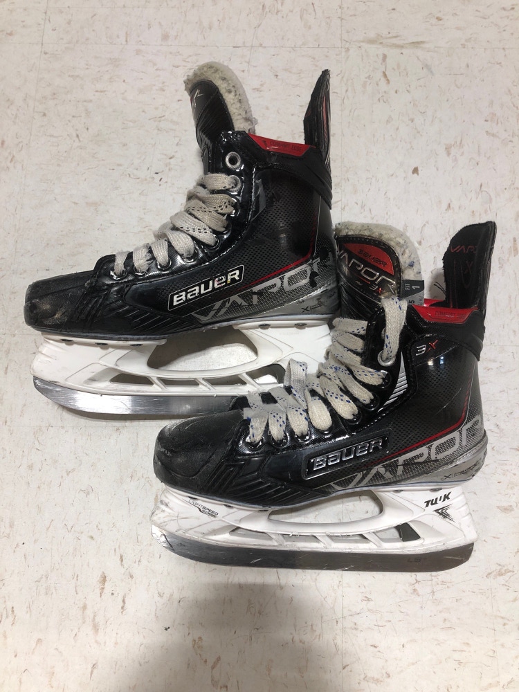 Used Intermediate Bauer Vapor 3X Hockey Skates (Regular) - Size: 4.5