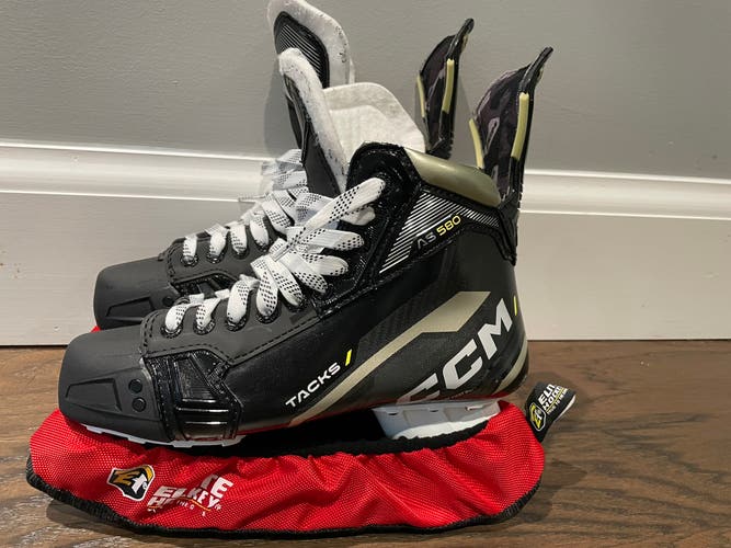 Used CCM Wide Width Size 8.5 Hockey Skates