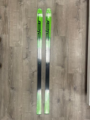 New 158 cm Without Bindings Mogul Bloodline Skis