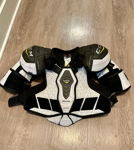 Senior New Medium CCM Ultra Tacks Shoulder Pads