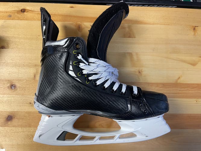 Barely Used Bauer Vapor Hyperlite Pro Stock Skates 8EAT8 W/Shot Blockers - Lilypad