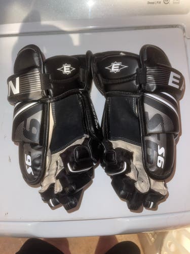 Easton 14"  Stealth s6 Gloves .SR
